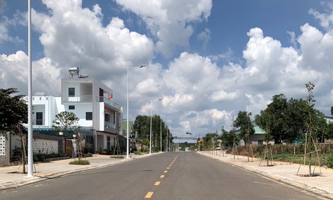 Huyện Châu Đức: Điểm sáng trong giải ngân vốn đầu tư công của Bà Rịa - Vũng Tàu - Ảnh 1. Công trình đường giao thông ở xã Kim Long, huyện Châu Đức có nguồn vốn đầu tư công sắp hoàn thành - Ảnh: ĐÔNG HÀ