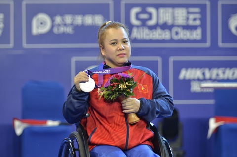 Nữ lực sĩ Linh Phượng giành HCB Asian Para Games 4 - Ảnh 1. Đặng Thị Linh Phượng giành HCB hạng cân 50kg nữ - Ảnh: THÁI DƯƠNG