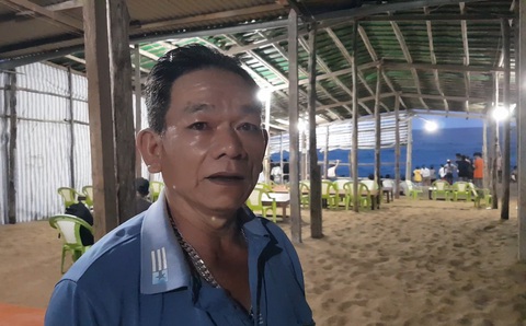 Ông Trương Văn Phú, người đã tham gia cứu được 1 nữ sinh bị sóng lớn cuốn - Ảnh: DUY THANH Ông Trương Văn Phú, người đã tham gia cứu được một nữ sinh bị sóng lớn cuốn - Ảnh: DUY THANH