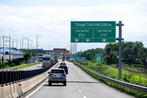Cao tốc Trung Lương - Mỹ Thuận chưa có làn dừng khẩn cấp (ảnh chụp chiều 19-7) - Ảnh: QUANG ĐỊNH Cao tốc Trung Lương - Mỹ Thuận chưa có làn dừng khẩn cấp (ảnh chụp chiều 19-7) - Ảnh: QUANG ĐỊNH
