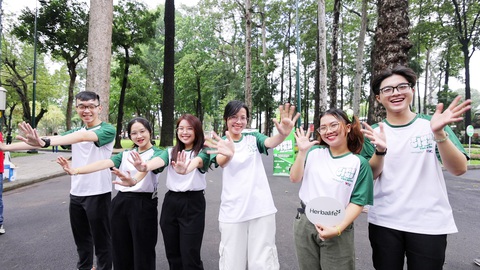 Sinh viên Trường đại học Kinh tế - Tài chính tham gia Sinh viên thế hệ mới Ảnh: VTV Sinh viên Trường đại học Kinh tế - Tài chính tham gia Sinh viên thế hệ mới - Ảnh: VTV