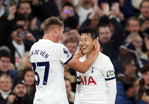 Son Heung Min tỏa sáng, Tottenham tiếp tục dẫn đầu Ngoại hạng Anh - Ảnh 1. Son Heung Min tỏa sáng giúp Tottenham tiếp tục bay cao ở Premier League - Ảnh: REUTERS