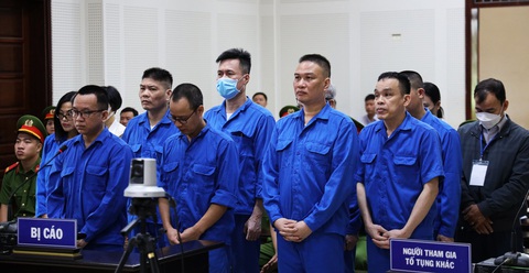 Đề nghị 10-11 năm tù cựu chủ tịch AIC Nguyễn Thị Thanh Nhàn vụ ‘thông thầu’ tại Quảng Ninh - Ảnh 1. Trong số 16 bị cáo, cựu chủ tịch AIC Nguyễn Thị Thanh Nhàn và ba bị cáo khác vẫn đang bỏ trốn, bị truy nã đặc biệt - Ảnh: N. HIẾU