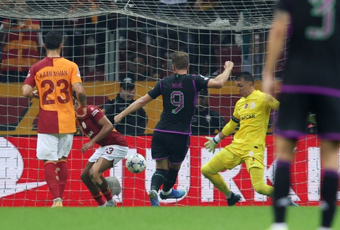 Kane tỏa sáng đưa Bayern tiến sát tấm vé đi tiếp ở Champions League - Ảnh 4. Tình huống Kane ghi bàn - Ảnh: REUTERS