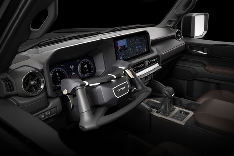 Những làn gió mới tại gian hàng Toyota ở Japan Mobility Show 2023 - Ảnh 28. Ý tưởng trên ban đầu lấy từ xe máy, nhưng được Toyota chuyển hóa phù hợp để sử dụng trên ô tô - Ảnh: Toyota