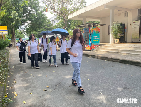 Tân sinh viên gian nan với áp lực đầu năm học - Ảnh 1. Sinh viên Trường đại học Khoa học xã hội và Nhân văn (Đại học Quốc gia TP.HCM) - Ảnh: MAI THƯ