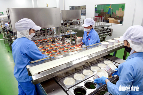 Nhiều doanh nhân mong khơi thông điểm nghẽn thủ tục hành chính, không làm khó doanh nghiệp. Trong ảnh: công nhân trên dây chuyền đóng gói sản phẩm xuất khẩu trong Khu chế xuất Tân Thuận, TP.HCM - Ảnh: QUANG ĐỊNH Nhiều doanh nhân mong khơi thông điểm nghẽn thủ tục hành chính, không làm khó doanh nghiệp. Trong ảnh: công nhân trên dây chuyền đóng gói sản phẩm xuất khẩu trong Khu chế xuất Tân Thuận, TP.HCM - Ảnh: QUANG ĐỊNH