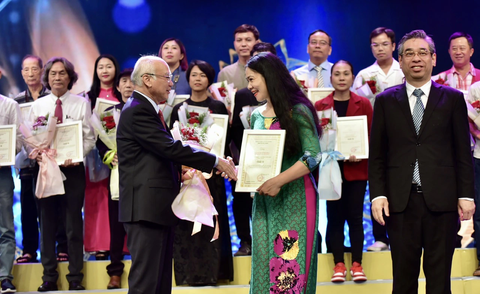 Tác giả Kim Anh, báo Tuổi Trẻ đoạt giải B khối Chuyên nghiệp - Ảnh: T.T.D Tác giả Kim Anh, báo Tuổi Trẻ đoạt giải B khối chuyên nghiệp - Ảnh: T.T.D