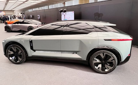 Toyota FT-3e Concept chào sân: Xứng đáng thay bZ4X - Ảnh 2. Phần đèn đi kèm màn kỹ thuật số khá dị tại hông xe để hiển thị nhiệt độ bên trong xe cũng như dung lượng pin còn lại - Ảnh: Automotive News