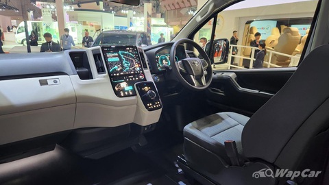 Những làn gió mới tại gian hàng Toyota ở Japan Mobility Show 2023 - Ảnh 12. Cabin xe chỉ có đúng một ghế để tối ưu không gian chở đồ. Trước mặt người lái là hệ thống màn hình rất hiện đại, với màn trung tâm kích thước lớn hiển thị bản đồ chỉ đường - Ảnh: Wapcar