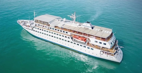 Đây không phải chiếc tàu du lịch, dù nó từng là như vậy. Nó đã được công ty GBA Ships (Đức) biến thành tiệm sách nổi lớn nhất thế giới. Tiệm sách có tên MV Doulos Hope này vừa cập cảng Bangkok (Thái Lan) tuần này và sẽ ở lại tới ngày 26-11. (Nation) Đây không phải chiếc tàu du lịch, dù nó từng là như vậy. Nó đã được công ty GBA Ships (Đức) biến thành tiệm sách nổi lớn nhất thế giới. Tiệm sách có tên MV Doulos Hope này vừa cập cảng Bangkok (Thái Lan) tuần này và sẽ ở lại tới ngày 26-11. (Nation)