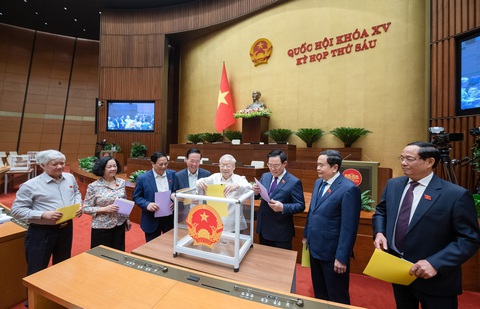 Tổng Bí thư Nguyễn Phú Trọng và các lãnh đạo Đảng, Nhà nước bỏ phiếu kín lấy tín nhiệm sáng 25-10 - Ảnh: Quochoi.vn Tổng Bí thư Nguyễn Phú Trọng và các lãnh đạo Đảng, Nhà nước bỏ phiếu kín lấy phiếu tín nhiệm sáng 25-10 - Ảnh: Quochoi.vn