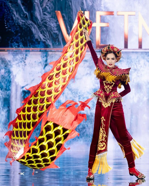 Lê Hoàng Phương được dự đoán lọt Top 3 Miss Grand International 2023 - Ảnh 2. Đại diện Việt Nam có màn trình diễn Nation Costume bùng nổ