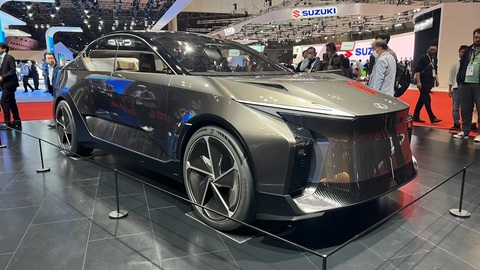 Lexus nhá hàng SUV cỡ lớn chủ lực mới qua LF-ZL Concept tại Japan Mobility Show 2023 - Ảnh 1. Lexus LF-ZL tại gian hàng hãng ở Japan Mobility Show 2023 - Ảnh: Autoblog