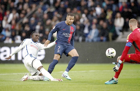 Mbappe (giữa) - niềm hy vọng của PSG - Ảnh: Reuters Mbappe (giữa) - niềm hy vọng của PSG - Ảnh: Reuters