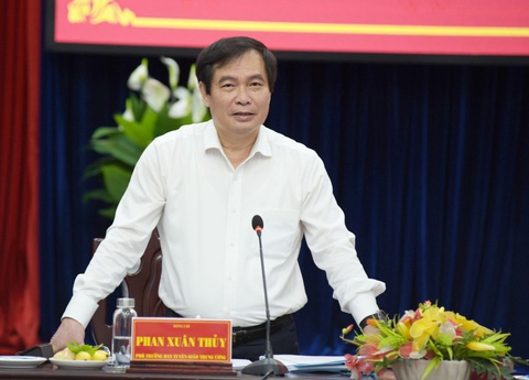'Bạc Liêu cần xây dựng đội ngũ cán bộ dám nghĩ, dám làm, dám chịu trách nhiệm' - Ảnh 1. Ông Phan Xuân Thủy, phó trưởng Ban Tuyên giáo Trung ương, phát biểu tại buổi làm việc - Ảnh: HỮU THỌ