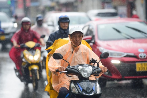 Thời tiết hôm nay: Bắc Bộ, Nam Bộ trời nhiều mây, Trung Bộ vài nơi còn mưa to - Ảnh 1. Hôm nay 26-10, thời tiết Nam Bộ nhiều mây, vài thời điểm có mưa - Ảnh: QUANG ĐỊNH