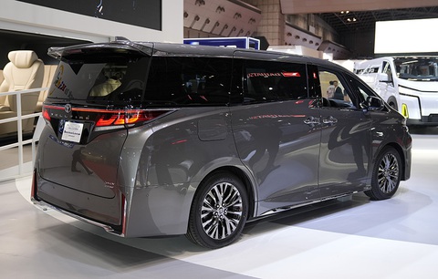 Những làn gió mới tại gian hàng Toyota ở Japan Mobility Show 2023 - Ảnh 2. Thiết kế bên ngoài phiên bản này không khác mấy Alphard thường - Ảnh: Headlightmag