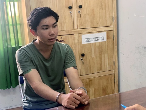 Nghi can cướp taxi bị bắt sau 3 tiếng truy bắt - Ảnh 1. Triệu Minh Sang - nghi can cướp taxi - tại cơ quan công an - Ảnh: T.D.