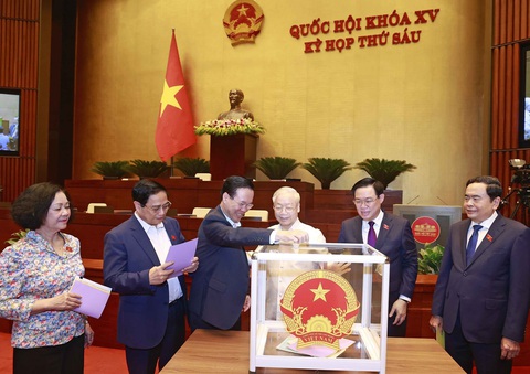 Tổng Bí thư Nguyễn Phú Trọng và các lãnh đạo Đảng, Nhà nước bỏ phiếu kín lấy phiếu tín nhiệm ngày 25-10 - Ảnh: TTXVN Tổng bí thư Nguyễn Phú Trọng và các lãnh đạo Đảng, Nhà nước bỏ phiếu kín lấy phiếu tín nhiệm ngày 25-10 - Ảnh: TTXVN