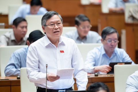 Đại biểu liên tục giành quyền tranh luận việc có nên giao Tổng liên đoàn làm nhà ở công nhân - Ảnh 1. Nhiều đại biểu có ý kiến tranh luận về việc giao Tổng liên đoàn Lao động làm nhà ở xã hội cho công nhân - Ảnh: Quochoi.vn