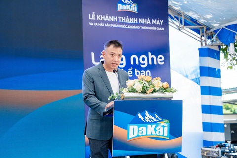 Khánh thành nhà máy và ra mắt sản phẩm nước khoáng Dakai tại Bình Thuận - Ảnh 5. Ông Trương Hồng Quân - chủ tịch HĐQT Công ty cổ phần nước khoáng Đakai - gửi lời cảm ơn đến đại diện ban lãnh đạo các cấp