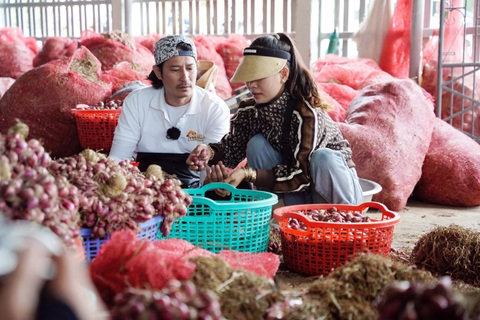 Huy Khánh mưu sinh và sống thật - Ảnh 2. Huy Khánh làm việc kiếm sống trong chương trình Đệ nhất mưu sinh - Ảnh: BTC