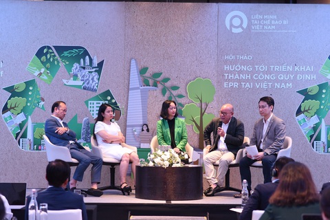 Chuyên gia hiến kế hoàn thiện cơ chế EPR - Ảnh 1. Các diễn giả chia sẻ tại hội thảo "Hướng tới triển khai thành công quy định EPR tại Việt Nam" - Ảnh: BTC