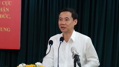 Bí thư Nguyễn Văn Nên: Sách của Tổng bí thư là kim chỉ nam cho việc phòng, chống tham nhũng - Ảnh 4. Phó trưởng Ban Nội chính Trung ương Nguyễn Thái Học giới thiệu cuốn sách
