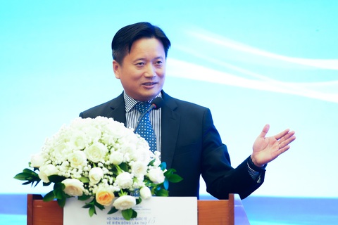 Thế hệ kế cận các nước nhấn mạnh giải pháp hòa bình tại Biển Đông - Ảnh 2. Tiến sĩ Nguyễn Hùng Sơn, phó giám đốc Học viện Ngoại giao, phát biểu tại hội thảo - Ảnh: HỮU HẠNH