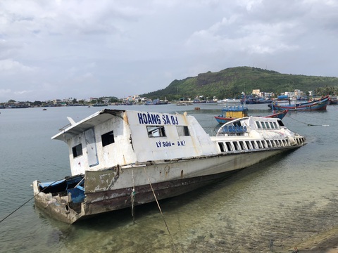 Đội tàu cao tốc Lý Sơn một thời hoàng kim giờ thành đống sắt - Ảnh 5. Tàu Hoàng Sa 03 là minh chứng rõ ràng nhất cho "cái chết" của tàu cao tốc tuyến vận tải hành khách Lý Sơn - Sa Kỳ - Ảnh: TRẦN MAI