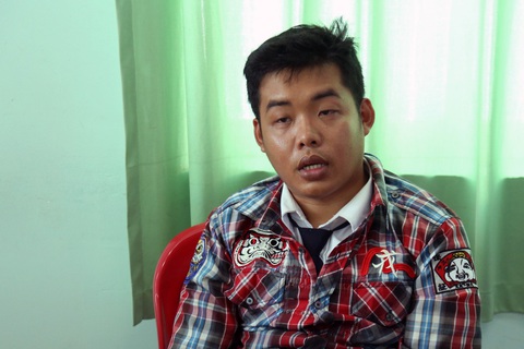 Bắt thêm nghi phạm chế tạo, mua bán vũ khí quân dụng - Ảnh 1. Nghi can Trần Duy Khánh vừa bị tạm giữ hình sự để điều tra hành vi chế tạo, tàng trữ, mua bán trái phép vũ khí quân dụng - Ảnh: T.D.
