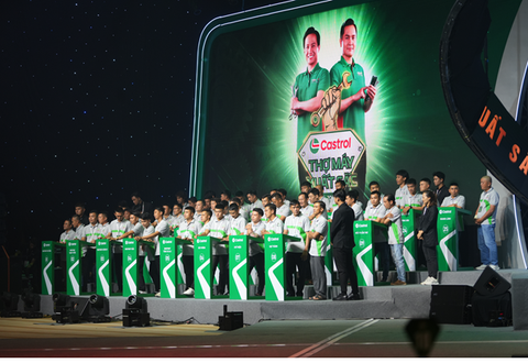 Castrol giữ lửa yêu nghề, bồi dưỡng chuyên môn thợ máy trong thời đại 4.0 - Ảnh 3. Tại Đêm Chung kết, 50 cặp thợ máy tài năng khắp cả nước trải qua 4 phần thi đấu kịch tính theo phương thức loại dần