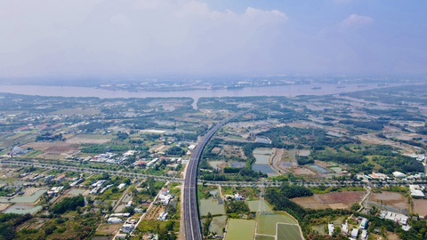 Đường đi Cần Giờ sẽ nhanh hơn khi có nút giao này - Ảnh 1. TP.HCM có định hướng sẽ nghiên cứu làm nút giao cao tốc Bến Lức - Long Thành với đường Rừng Sác - Ảnh: LÊ PHAN