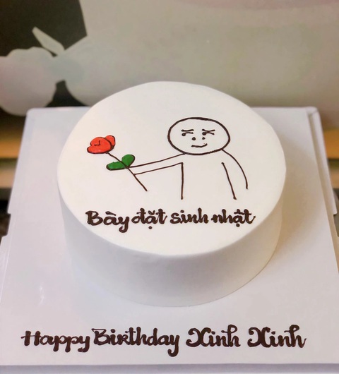 Ảnh vui 27-10: Nửa đêm đi câu cá nhìn thấy, xin hỏi đây là gì? - Ảnh 6. Chiếc bánh kem dành cho đứa "hở ra là sinh nhật"