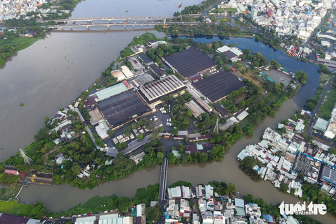Toàn cảnh nhìn từ trên cao ‘tiểu đảo’ của Công ty VISSAN - Ảnh 1. Nhìn từ trên cao, khu đất Công ty Vissan sử dụng (do Tổng công ty Thương mại Sài Gòn - TNHH MTV quản lý) là một "tiểu đảo" tách biệt với các khu vực khác ở quận Bình Thạnh