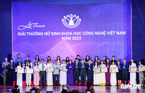 Vinh danh 10 nhà khoa học trẻ nhận giải thưởng Quả cầu vàng 2023 - Ảnh 4. 20 nữ sinh tiêu biểu cũng nhận giải thưởng Nữ sinh khoa học công nghệ Việt Nam năm 2033 dịp này
