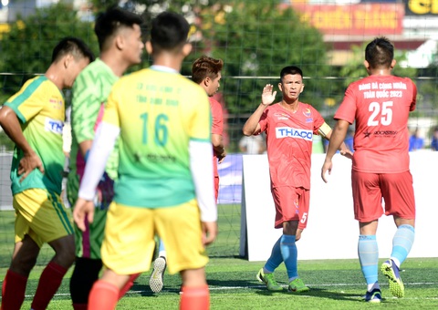 Khởi tranh Giải vô địch bóng đá công nhân toàn quốc 2023 tại Bình Định - Ảnh 11. Những trận cầu hấp dẫn đã diễn ra ngay sau lễ khai mạc giải