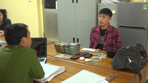 Kế hoạch 'đào tẩu' bất thành của nhóm cướp 3,8 tỉ tại ngân hàng - Ảnh 3. Lâm Phúc Lợi tại cơ quan công an - Ảnh: Công an cung cấp