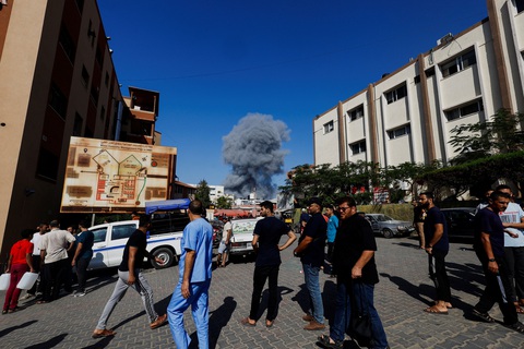 Khói bốc lên ở Khan Younis tại Dải Gaza sau đợt không kích của Israel, ngày 26-10 - Ảnh: REUTERS Khói bốc lên ở thành phố Khan Younis, phía Nam Dải Gaza, sau đợt không kích của Israel ngày 26-10 - Ảnh: REUTERS