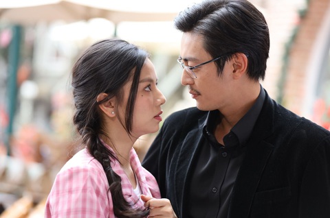 Quốc Huy "lo lắng" khi hóa ông chú ngoài 40 tuổi - Ảnh 3. 'Đuổi bắt thanh xuân' là dự án thứ 2, Quốc Huy "nên duyên" Hạ Anh trên màn ảnh nhỏ.