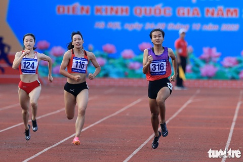 Dù phong độ không cao nhưng Trần Thị Nhi Yến (316) vẫn giành cú đúp huy chương vàng 100m và 200m nữ tại Giải điền kinh vô địch quốc gia 2023 - Ảnh: HOÀNG TÙNG Dù phong độ không cao nhưng Trần Thị Nhi Yến (316) vẫn giành cú đúp huy chương vàng 100m và 200m nữ tại Giải điền kinh vô địch quốc gia 2023 - Ảnh: HOÀNG TÙNG