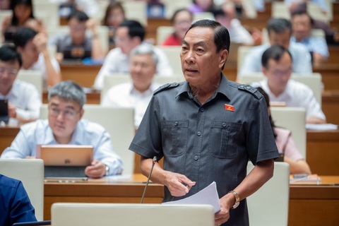 Đại biểu Quốc hội: 'U70 nếu đi tuần tra, canh gác ban đêm thì làm sao làm được' - Ảnh 1. Đại biểu Phạm Văn Hòa - Ảnh: GIA HÂN