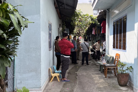 Sau cự cãi với người yêu đồng tính, cô gái gục ngã với con dao đâm vào bụng - Ảnh 1. Dãy trọ nơi xảy ra vụ cô gái trẻ bị dao đâm vào bụng và tử vong sau khi cự cãi với người yêu - Ảnh: XUÂN ĐOÀN