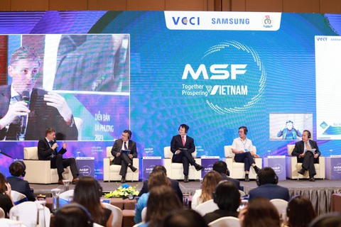 Đẩy mạnh tinh thần đổi mới, sáng tạo trong xây dựng văn hóa kinh doanh - Ảnh 1. Các đại biểu trong phiên thảo luận chuyên gia về văn hoá kinh doanh Việt Nam trong thời kỳ thay đổi