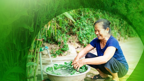 Huda tiếp tục triển khai chương trình ‘Khơi nguồn nước sạch vì miền Trung yêu thương’ - Ảnh 1. Người dân hân hoan khi có nước sạch - Ảnh: D.A.