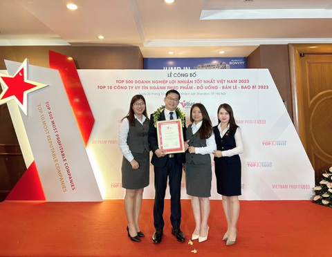 Cathay Life Việt Nam vào Top 500 doanh nghiệp lợi nhuận tốt nhất Việt Nam năm 2023 - Ảnh 2. Cathay Life Việt Nam vào Top 500 doanh nghiệp lợi nhuận tốt nhất Việt Nam năm 2023 - Ảnh 2.