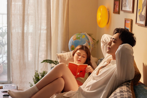SOOBIN đã thành công giúp người nghe có cơ hội thả mình vào một thành phố ngập tràn những điều lãng mạn và quên đi những mệt mỏi sau một ngày làm việc. SOOBIN đã thành công giúp người nghe có cơ hội thả mình vào một thành phố ngập tràn những điều lãng mạn và quên đi những mệt mỏi sau một ngày làm việc