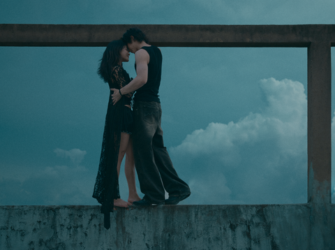 Hà Nhi “khóa môi” trai đẹp trong MV mới, “plot twist” cho đến tận phút cuối Hà Nhi “khóa môi” trai đẹp trong MV mới, “plot twist” cho đến tận phút cuối