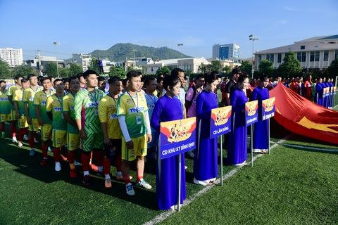 Khởi tranh Giải vô địch bóng đá công nhân toàn quốc 2023 tại Bình Định - Ảnh 1. Các đội bóng dự lễ khai mạc Giải vô địch bóng đá công nhân toàn quốc 2023 vòng loại tại Bình Định